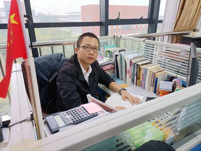 胡南老师.jpg 胡南老师.jpg