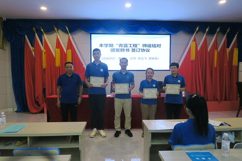 颁发聘书3.jpg 颁发聘书3.jpg