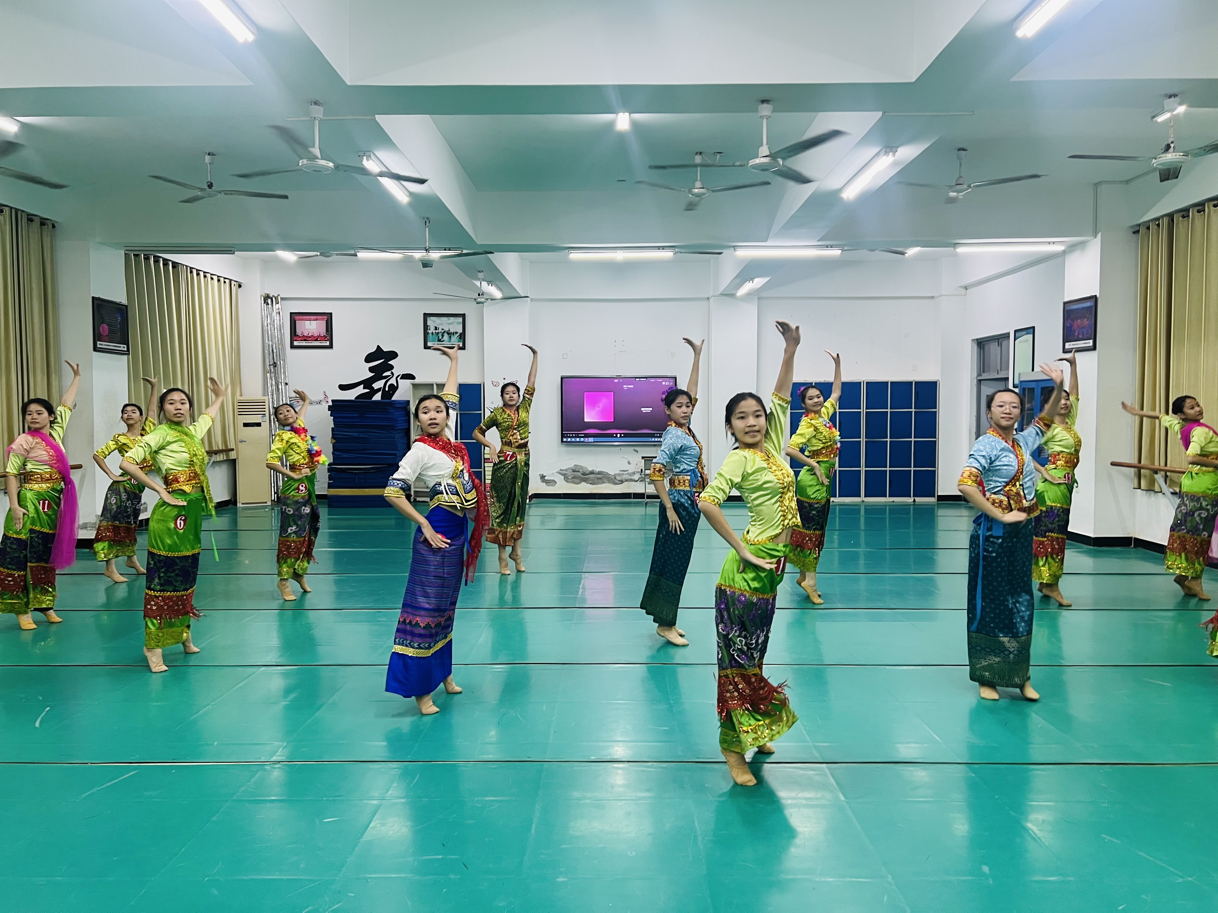 691b61453bf7ae3c66dd3d84f7949ab.jpg 691b61453bf7ae3c66dd3d84f7949ab.jpg